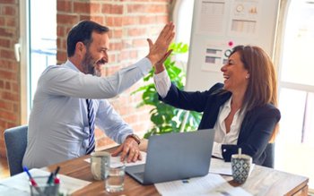 Peste 1300 de persoane angajate …