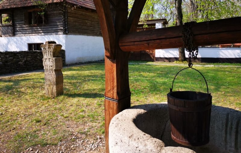 Reguli pentru cei care au fântână la curte. Toată lumea ar trebui să facă asta