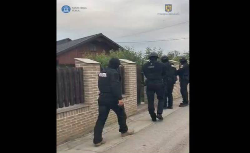 Patru percheziții efectuate de polițiști la persoane bănuite de contrabandă