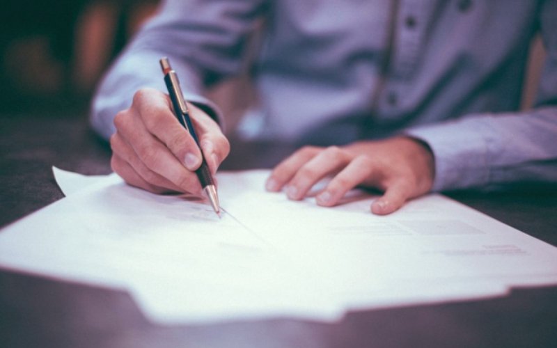 Cum devii asigurat medical chiar dacă nu eşti angajat. Procedura durează doar câteva minute