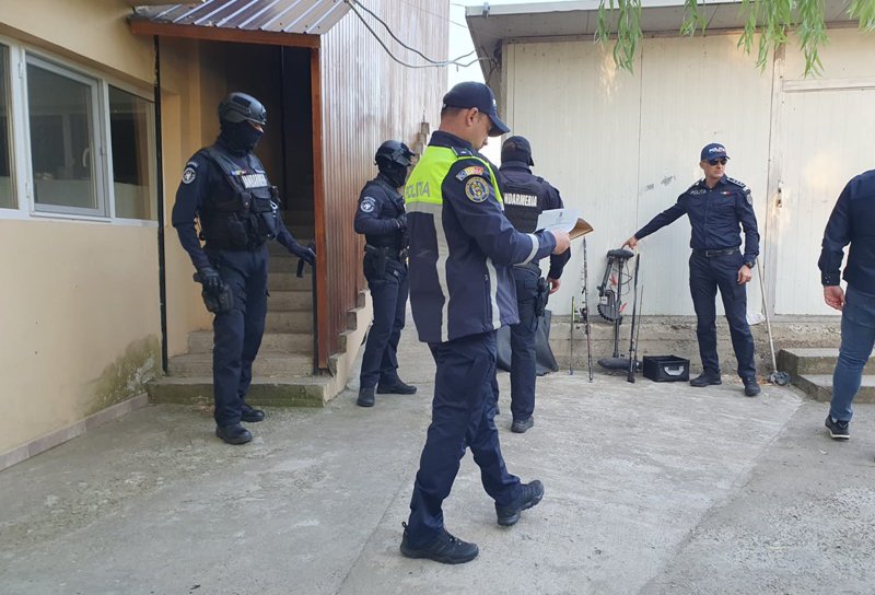 Polițiștii de la transporturi din cinci județe au descins în peste 20 de locații din județul Botoșani - FOTO