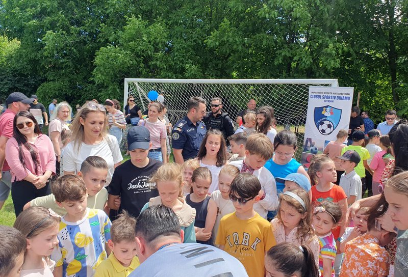 La muncă cu copilul meu! Polițiștii botoșăneni au organizat o activitate și pentru copiii lor - FOTO