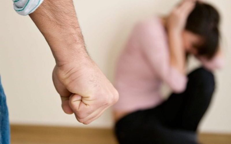 Botoșănean arestat după ce și-a bătut concubina și copiii în repetate rânduri