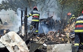 Bucătărie de vară cuprinsă de …