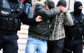 Tineri reținuți pentru tulburarea liniștii …