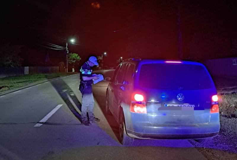 Dosar penal întocmit de polițiști unui bărbat oprit pentru viteză excesivă