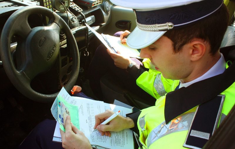 Greșeala pe care o fac șoferii atunci când primesc amendă: Poate complica lucrurile