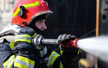 Peste 40 de incendii în …