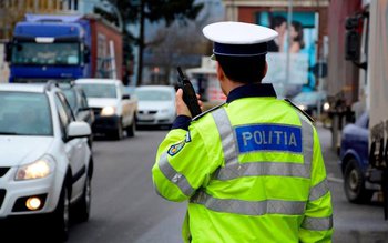 Tânăr fără permis, scos din …