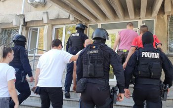 Trei bărbați din Vrancea reținuți …