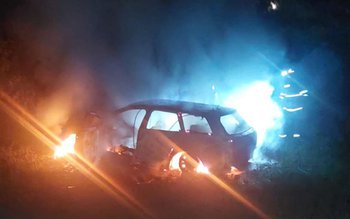 Mașină parcată într-o gospodărie din …