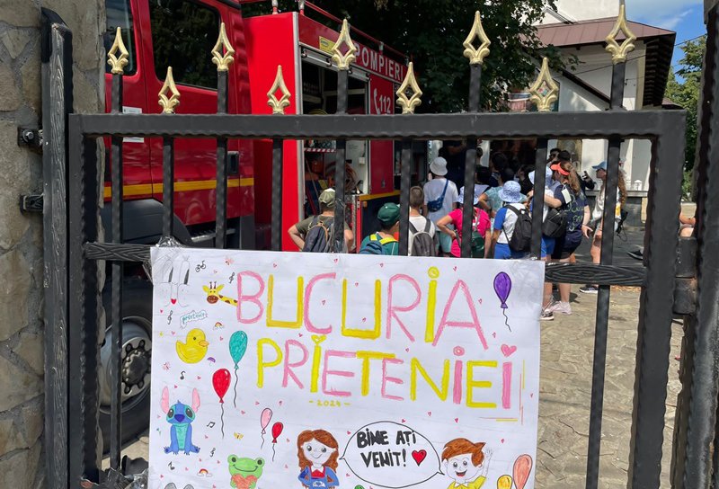 Pompierii botoșăneni alături de copiii din tabăra de zi „Bucuria Prieteniei” - FOTO