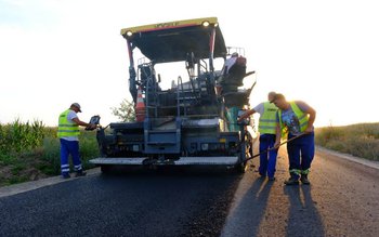 Asfalt pe drumul județean Dobârceni …