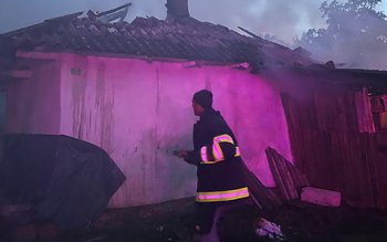 Casă din Hudești cuprinsă de …