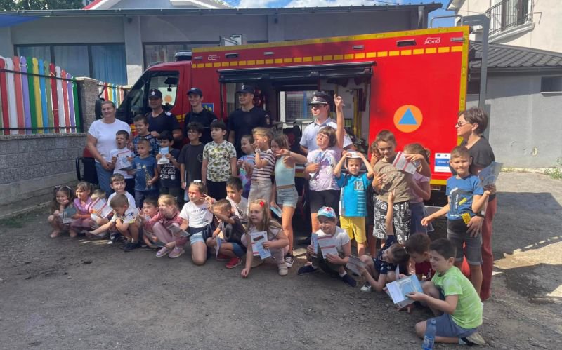 Pompierii botoșăneni continuă acțiunile de informare și educare preventivă: Astăzi, la Centrul de activități educative „Odiseea” din Botoșani - FOTO