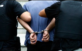 Un tânăr care conducea fără …