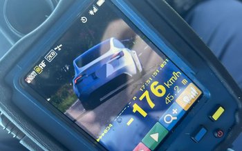 Sucevean surprins circulând cu viteză …