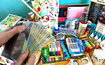 Cât costă rechizitele pentru începutul …