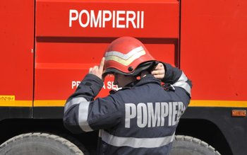 Incendiu produs pe acoperișul unui …