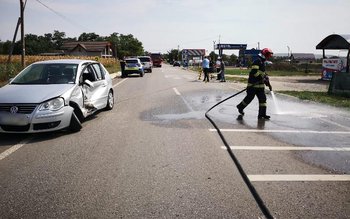 Două mașini implicate într-un accident …