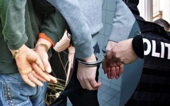 Doi tineri reținuți după ce …
