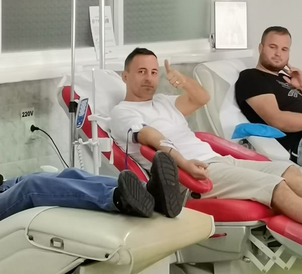 Pompierii botoșăneni alături de o tânără mamă care are nevoie de sânge
