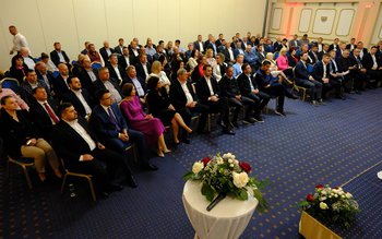 Guvernarea locală și centrală a …