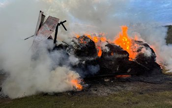 Incendiu violent la un depozit …