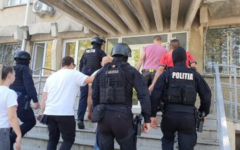Doi bărbați au fost reținuți …