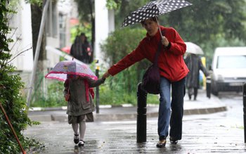 Codul Galben de ploi, prelungit …