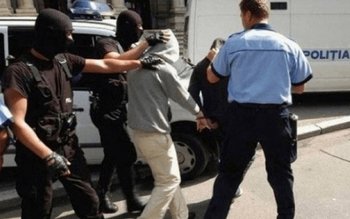 Doi tineri reținuți de polițiști …