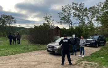 Trei cetăţeni indieni opriţi la …