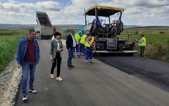Asfaltări finalizate pe două drumuri …