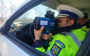 O tânără oprită pentru viteză …