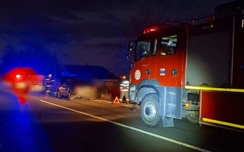 Accident! Două mașini s-au ciocnit …