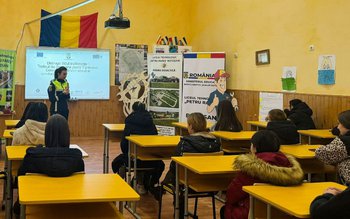 Poliţiştii botoşăneni alături de elevii …