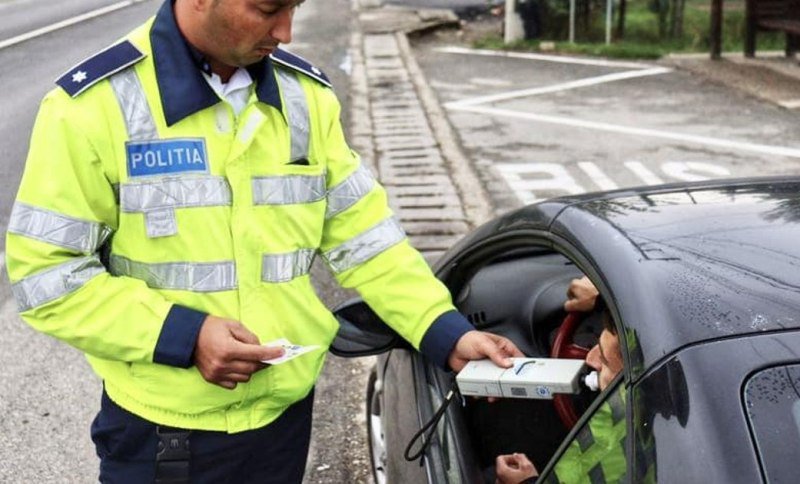 Tânăr depistat fără permis și băut la volan, scos din trafic de polițiști