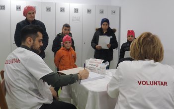 Peste 500 de persoane au …