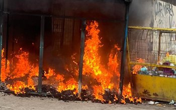 Container cu deșeuri de hârtie …