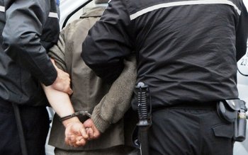 Doi tineri de 20 și …