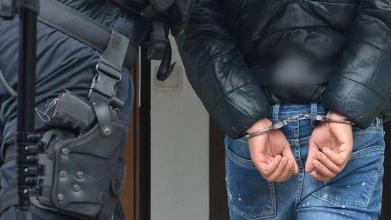 Botoșănean extrădat din Italia, pentru a-și executa pedeapsa în România
