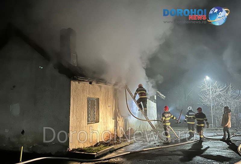 Incendiu la o clădire din Dorohoi. Pompierii au intervenit pentru stingere – FOTO