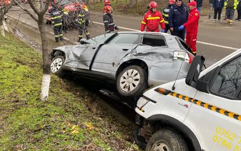 Două mașini, implicate într-un accident …
