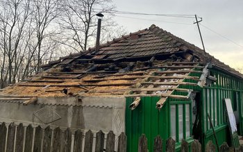 Anexă cuprinsă de flăcări într-o …