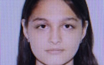 Copilă de 14 ani dată …