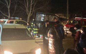 Zeci de autorități și voluntari …