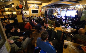 30 de evenimente, 100 de …