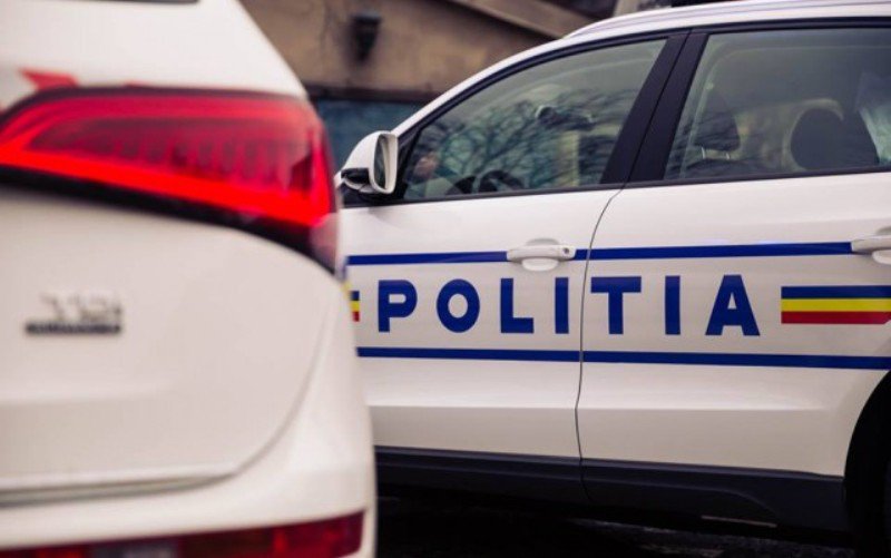 Tânăr reținut de polițiștii din Săveni. Acesta nu a oprit la semnalele polițișilor, întrucât era băut și conducea un autoturism fără asigurare și ITP