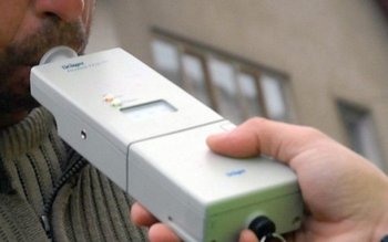 Polițiștii l-au oprit pentru viteză …