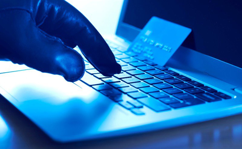 Banca îți poate returna banii în caz de fraudă sau probleme cu comercianții online